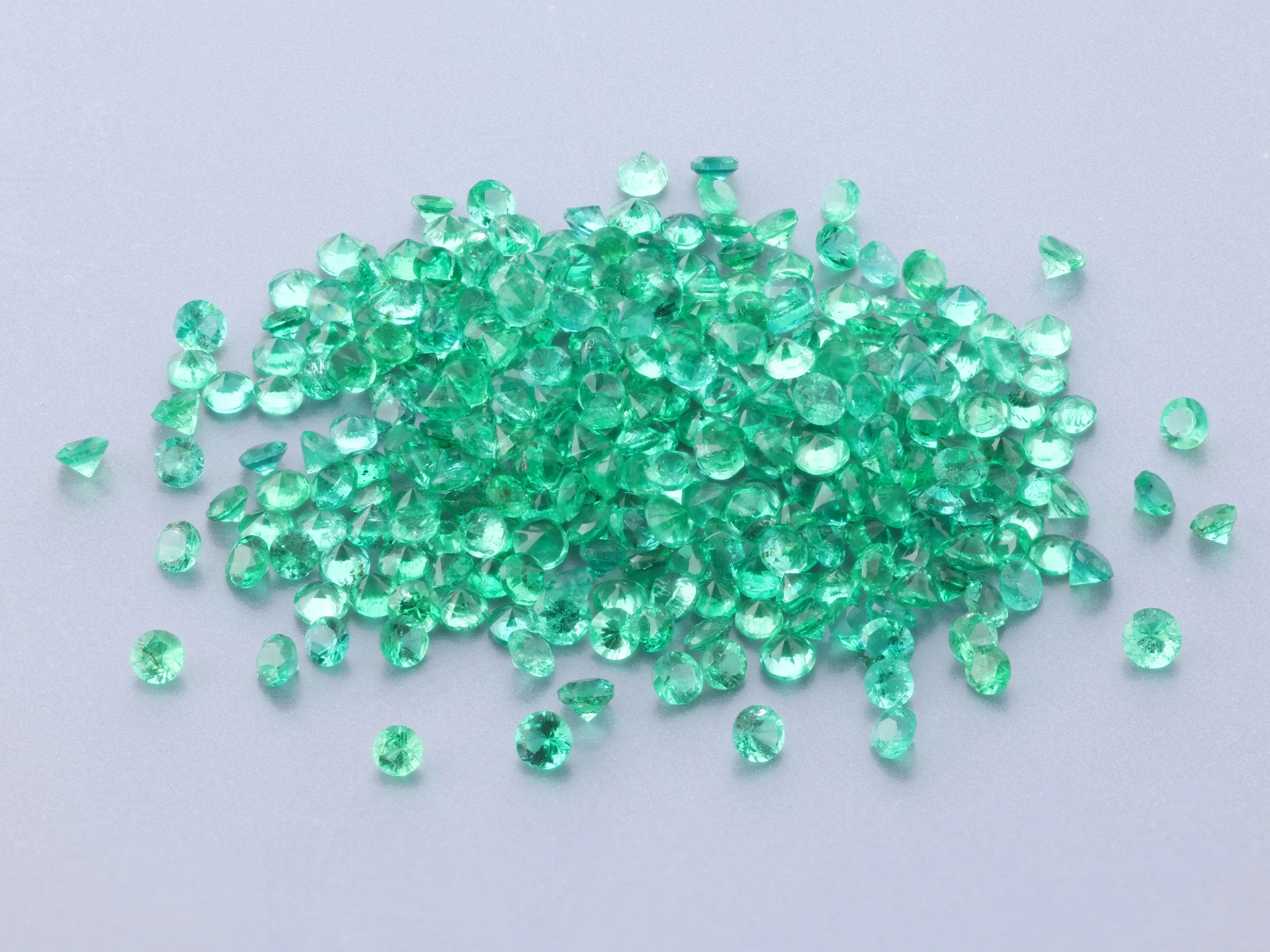 Emerald 1.50mm Round Diamond Cut