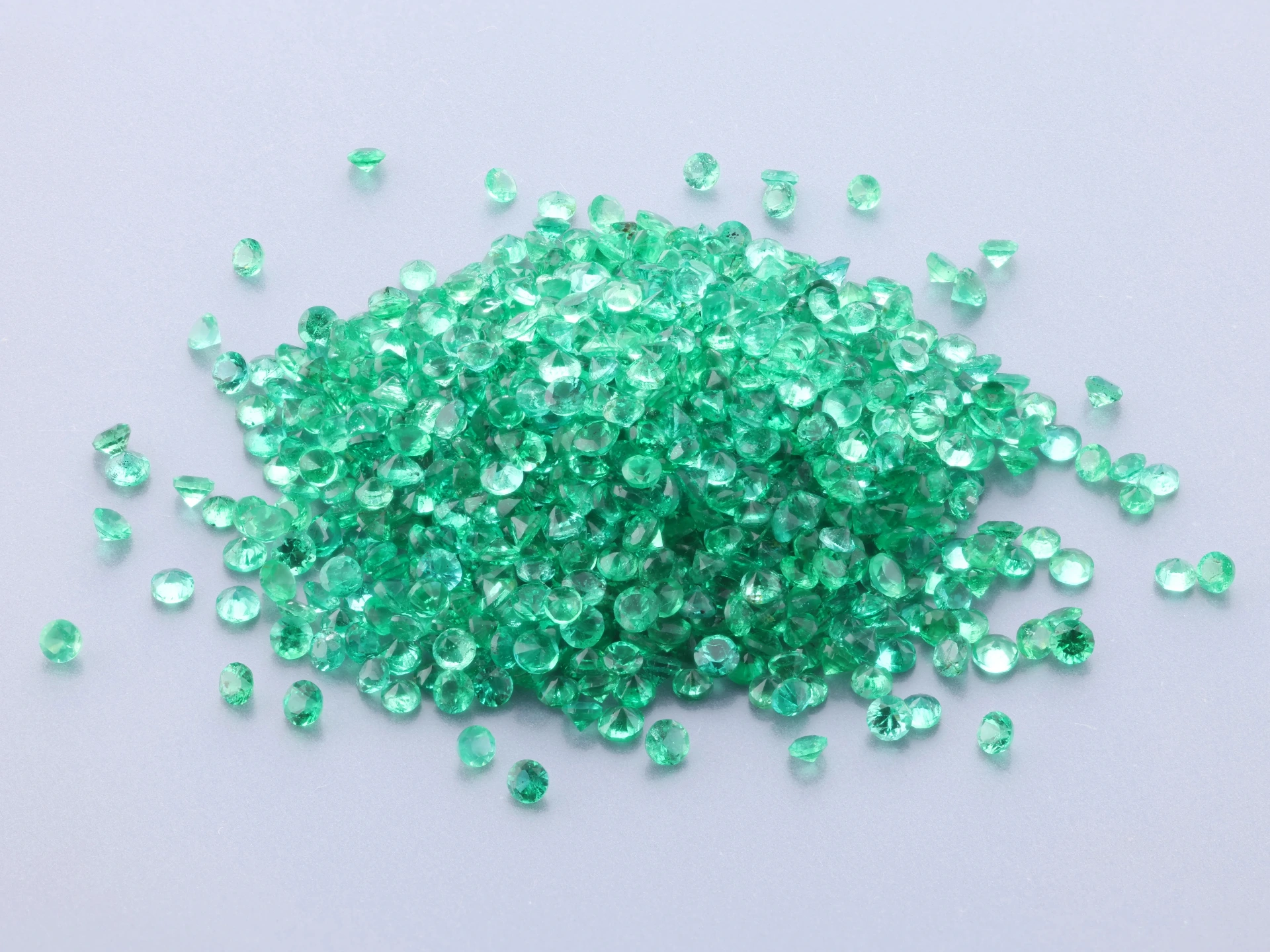 Emerald 1.25mm Round Diamond Cut