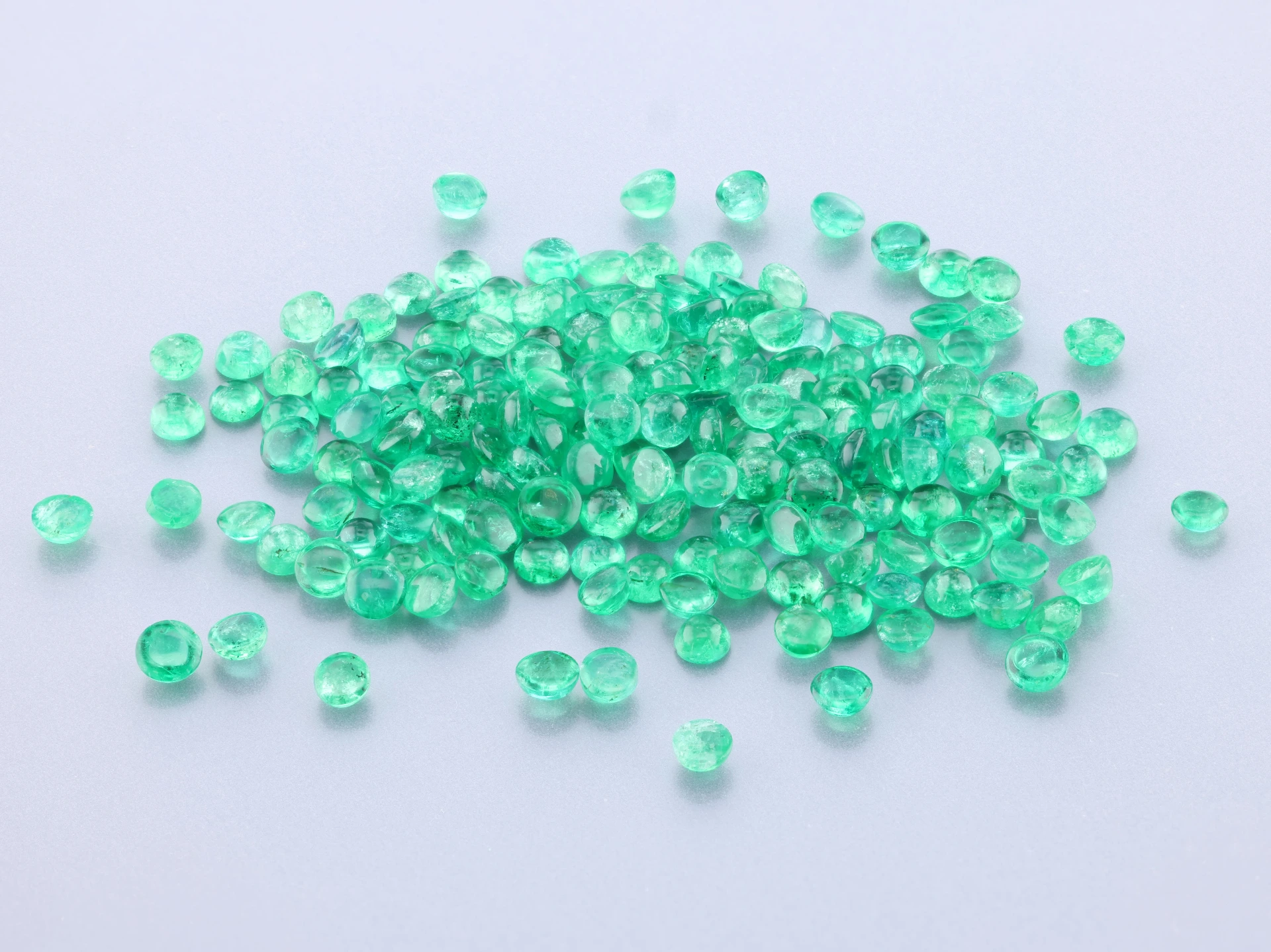 Emerald 2.00mm Round Cabochon