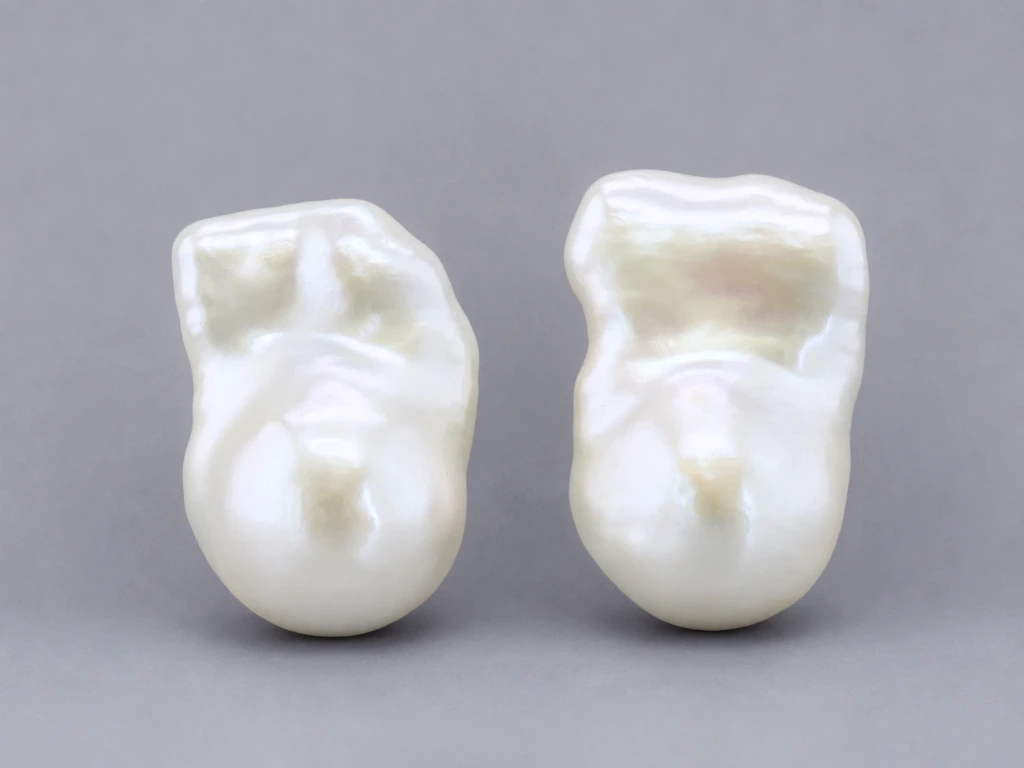 [JFUZ2015X6] Freshwater Pearl Baroque
20x14mm+/- Free Form Half
Drilled White PAIR