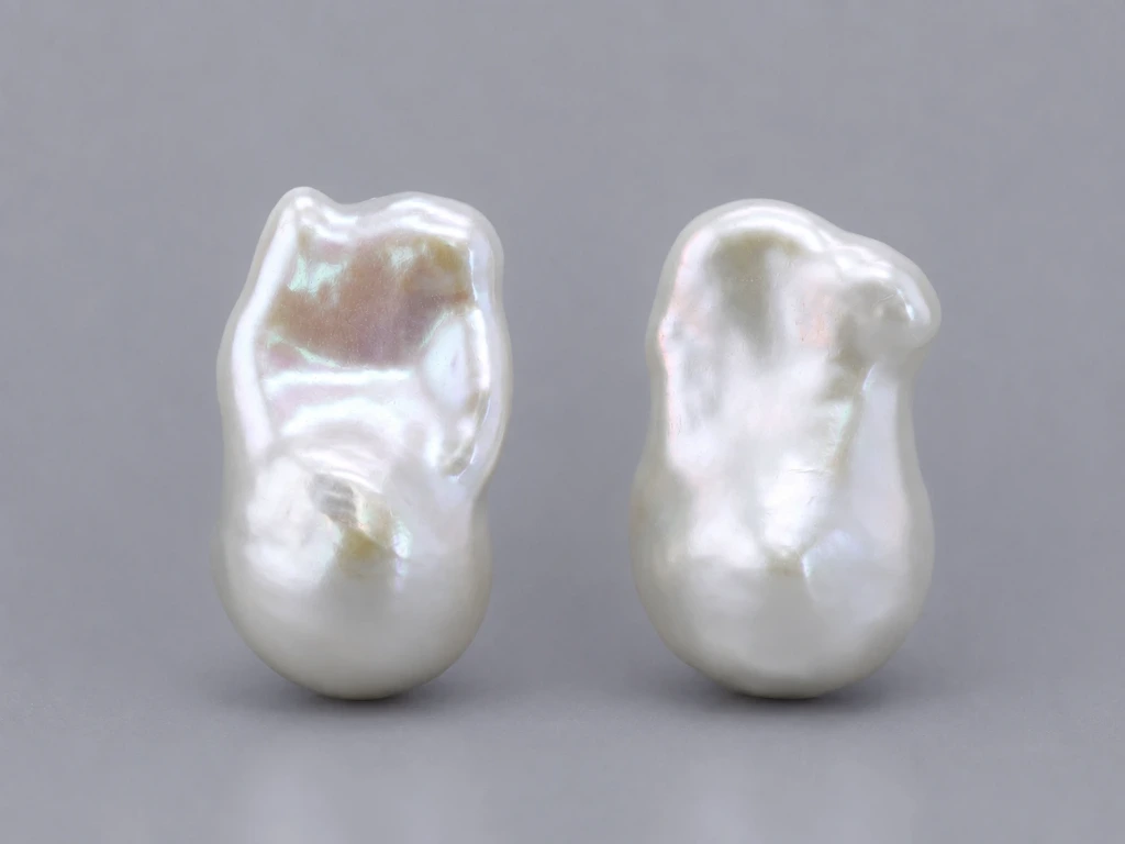 [JFUZ2015X13] Freshwater Pearl Baroque
20x14mm+/- Free Form Half
Drilled White PAIR
