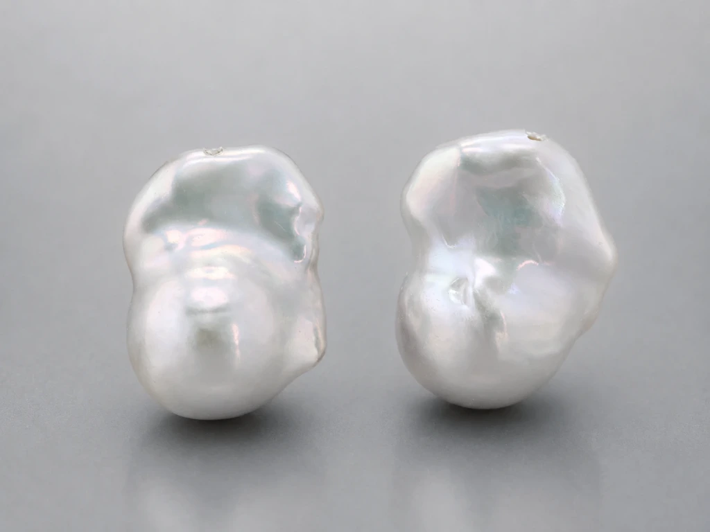 [JFUZ2015X16] Freshwater Pearl Baroque
20x14mm+/- Free Form Half
Drilled White PAIR