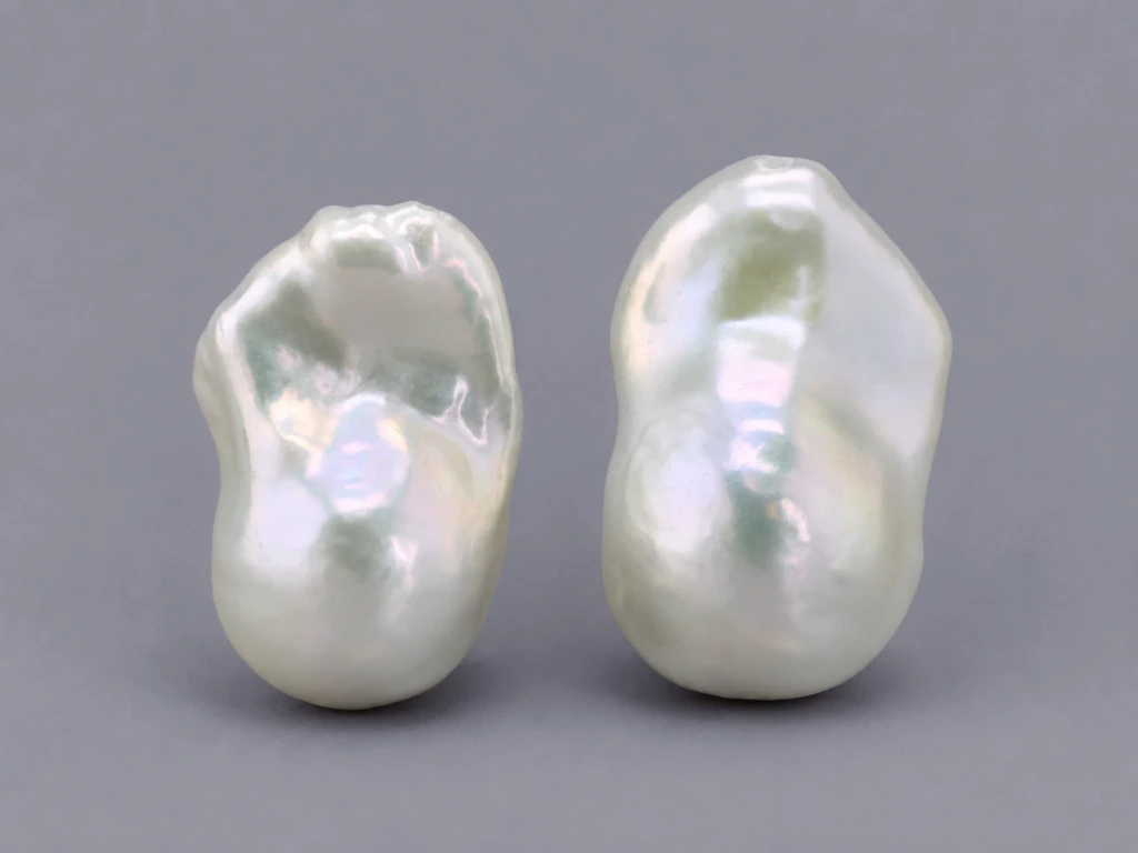 [JFUZ2015X18] Freshwater Pearl Baroque
20x14mm+/- Free Form Half
Drilled White PAIR