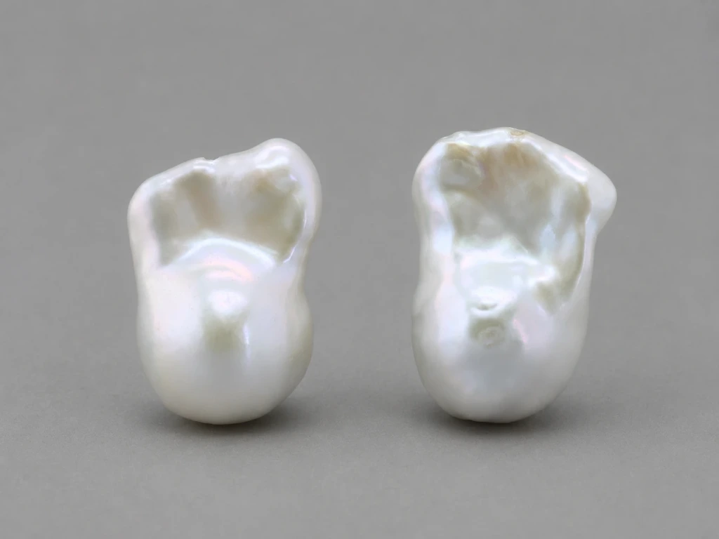 [JFUZ2015X20] Freshwater Pearl Baroque
20x14mm+/- Free Form Half
Drilled White PAIR
