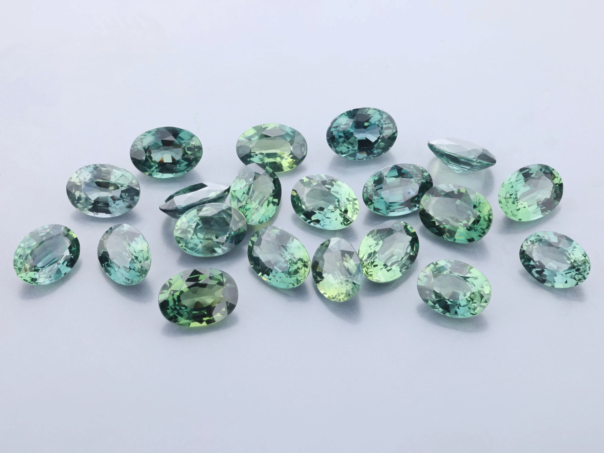 Parti Sapphire 7x5mm +/- Oval Tanzania
