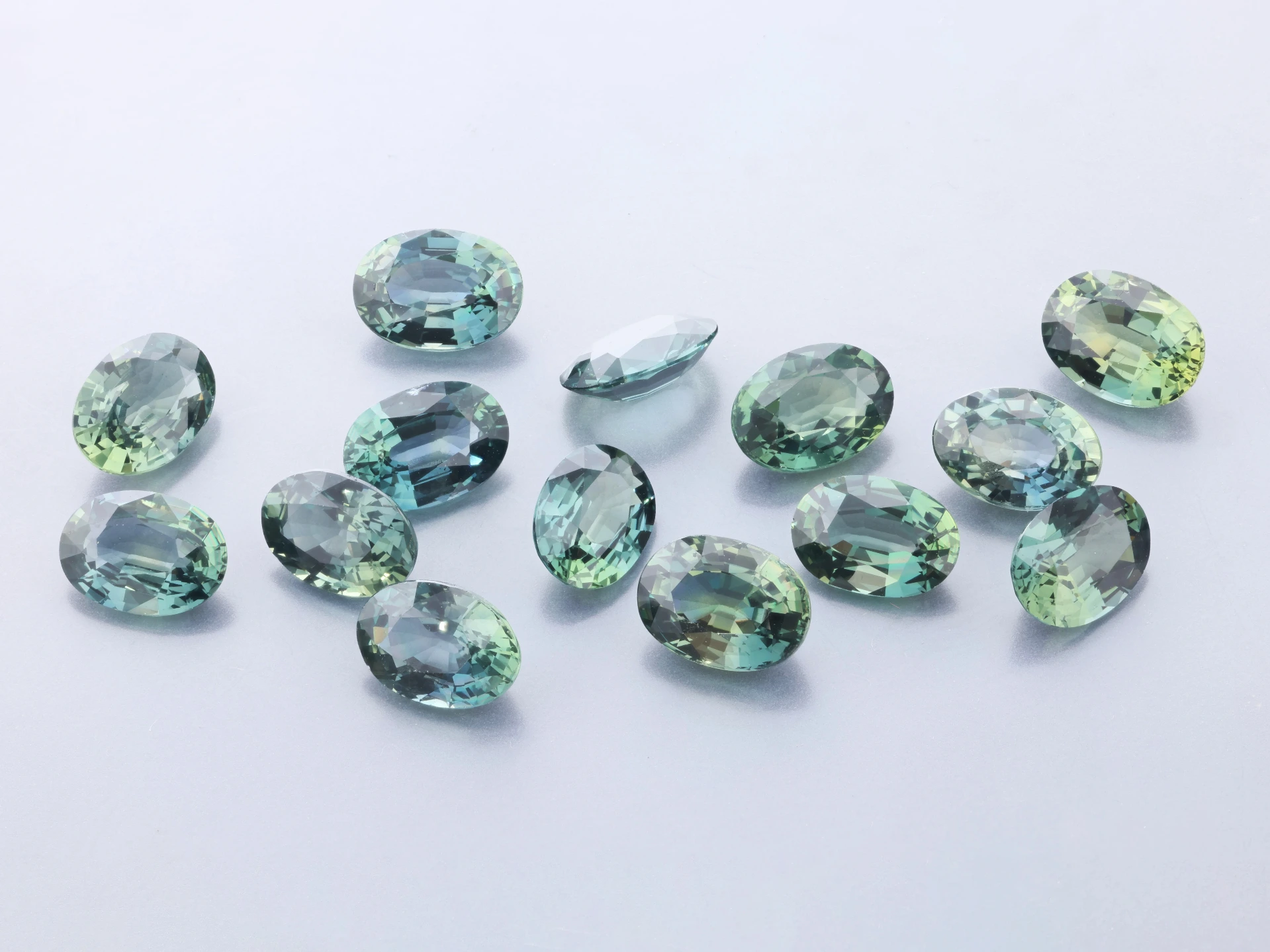 Parti Greenish Grey Sapphire 7x5mm +/-  Tanzania