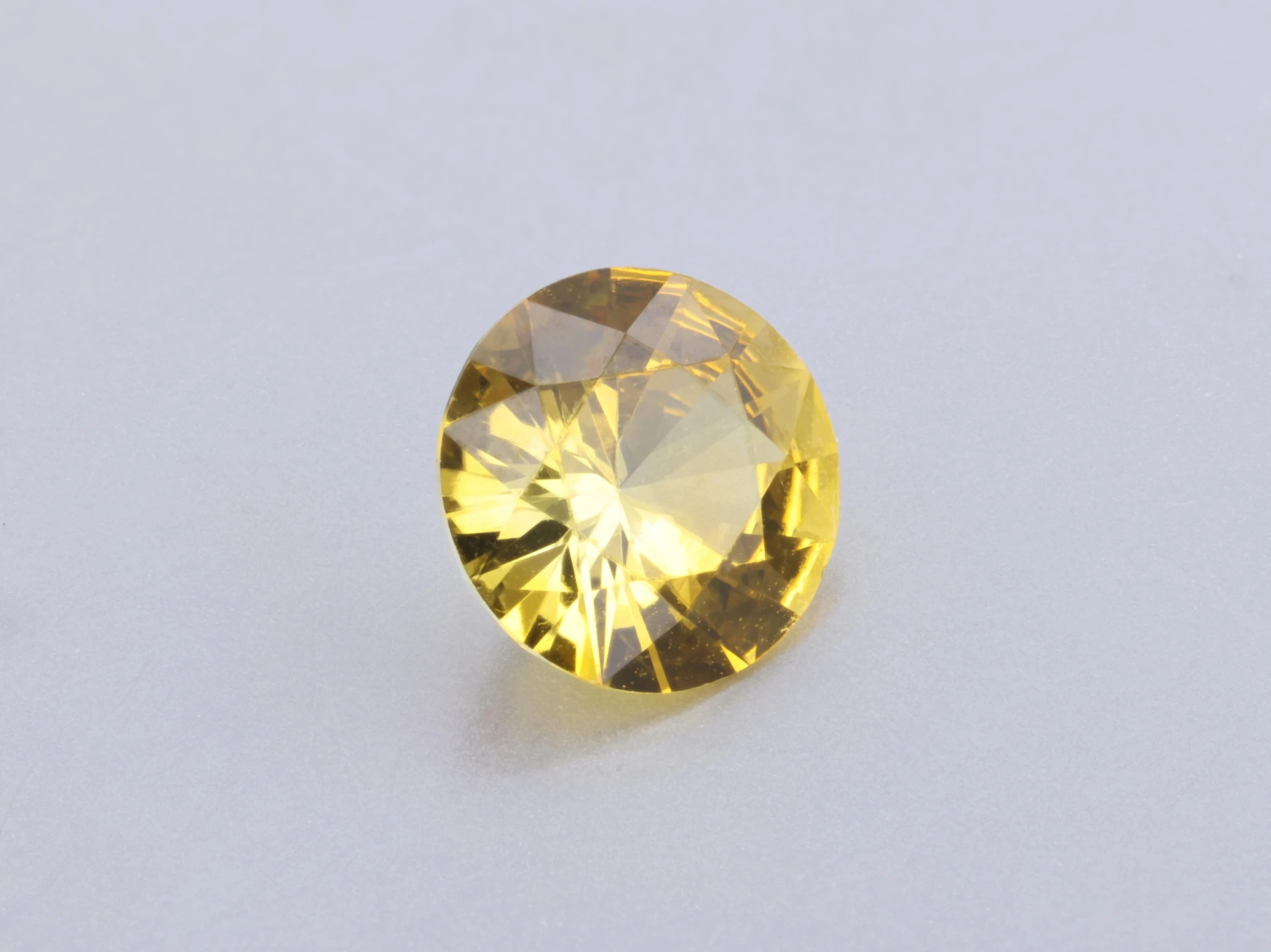 Yellow Sapphire 5.84mm Round Mid
