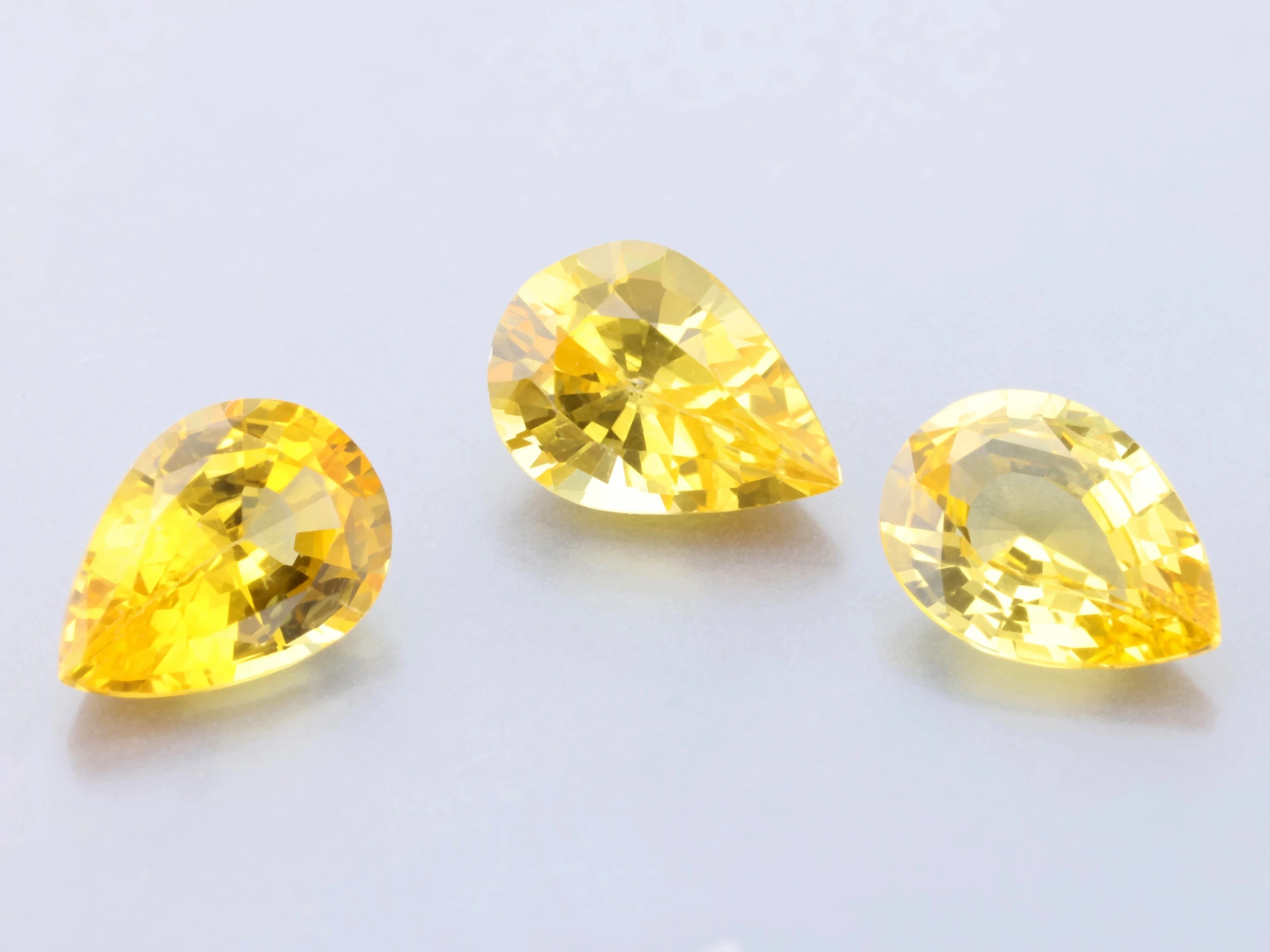 Yellow Sapphire 7x5mm Pear Shape Dark