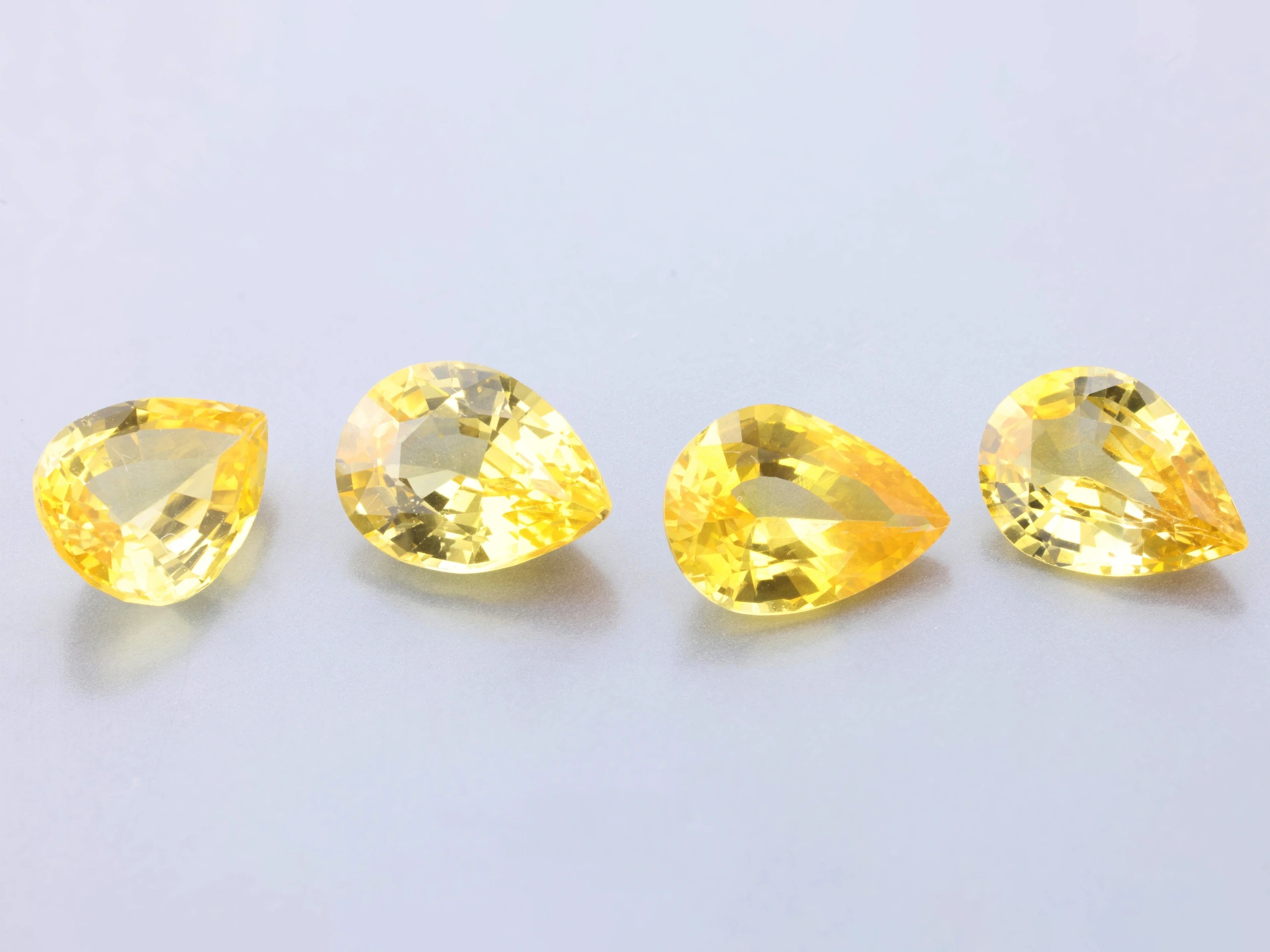 Yellow Sapphire 7x5mm Pear Shape Mid