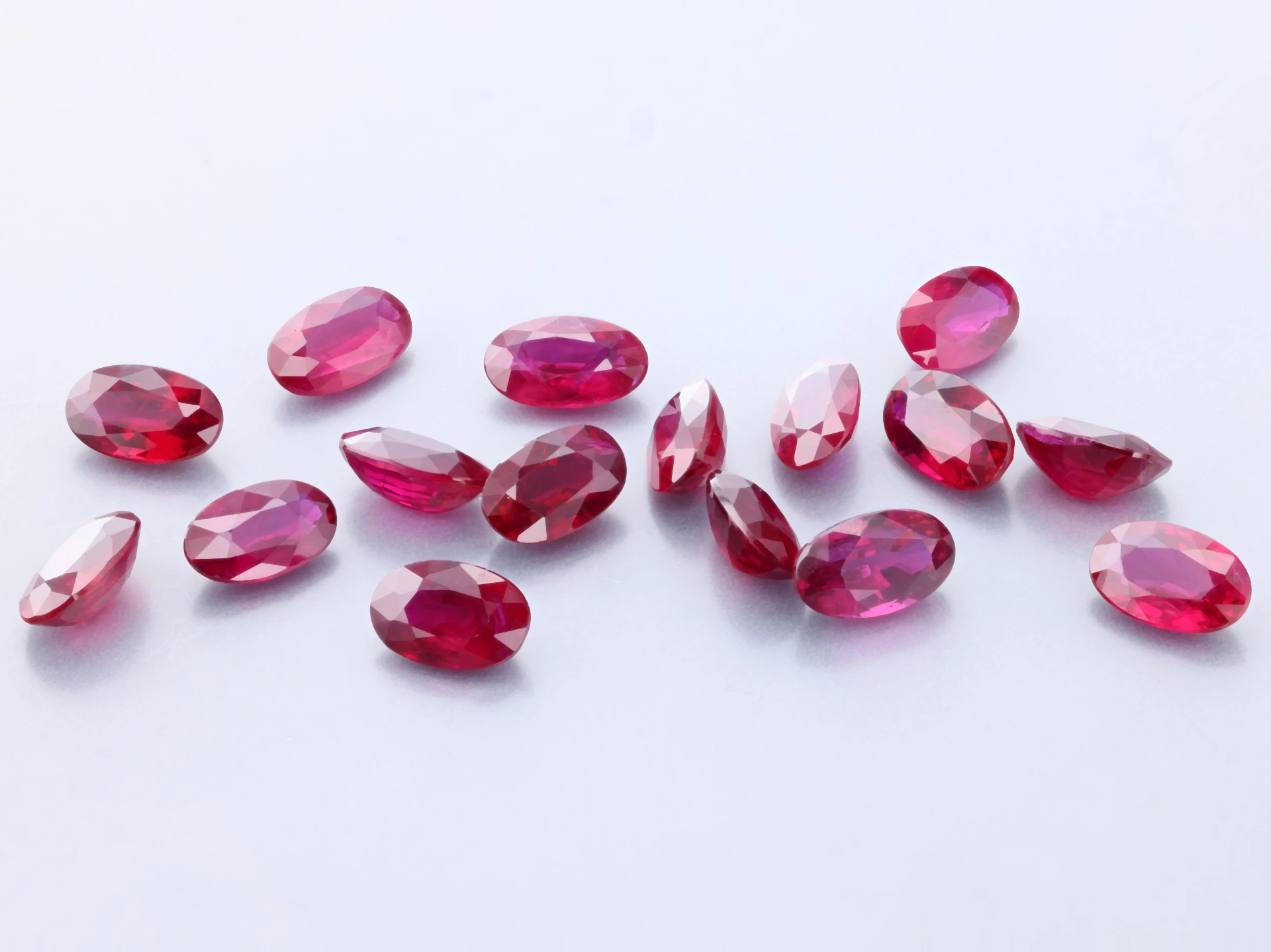 [RRVB0503] Ruby 5x3mm +/- Oval Red