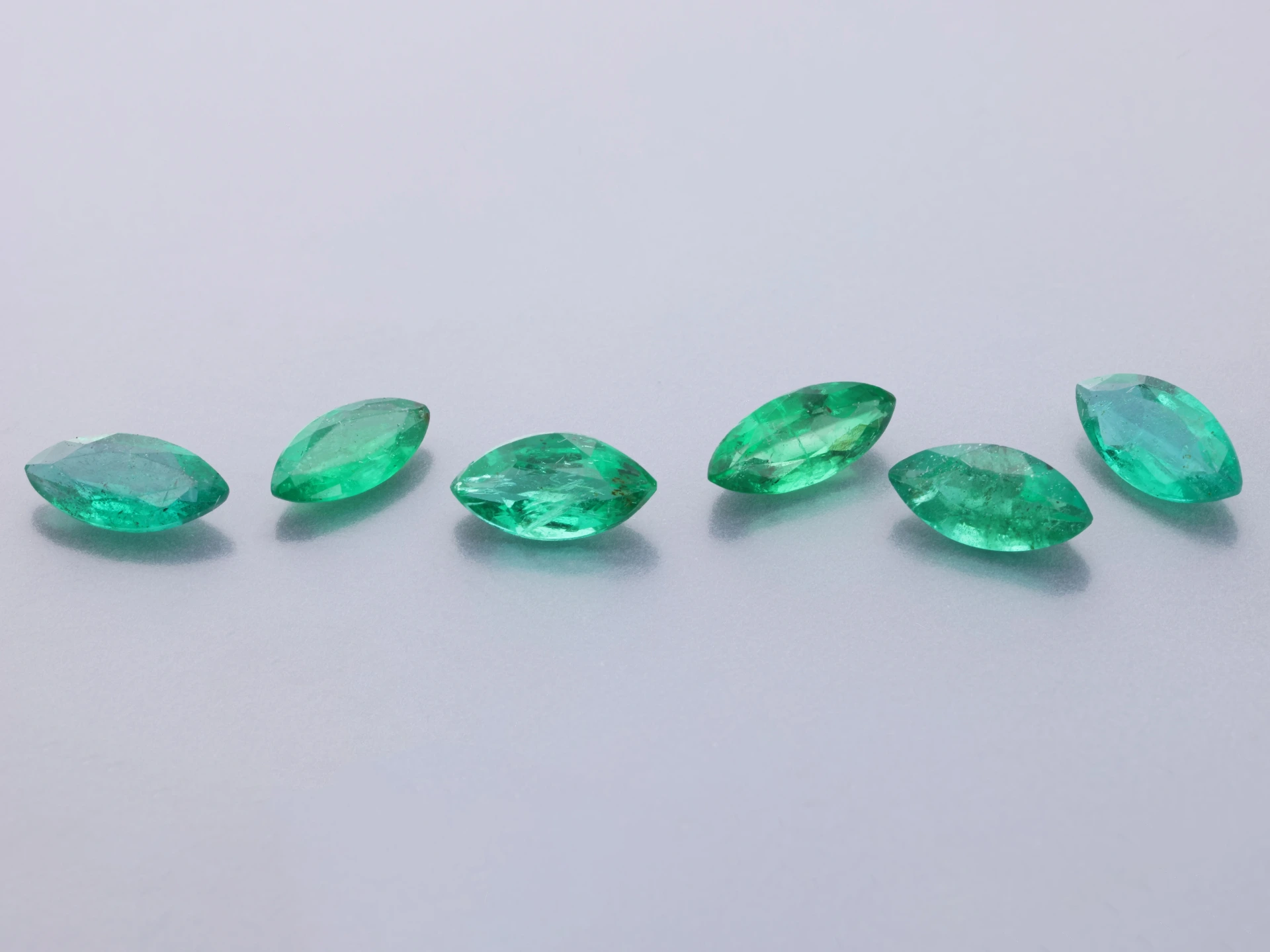 Emerald 5x2.5mm +/- Marquise
