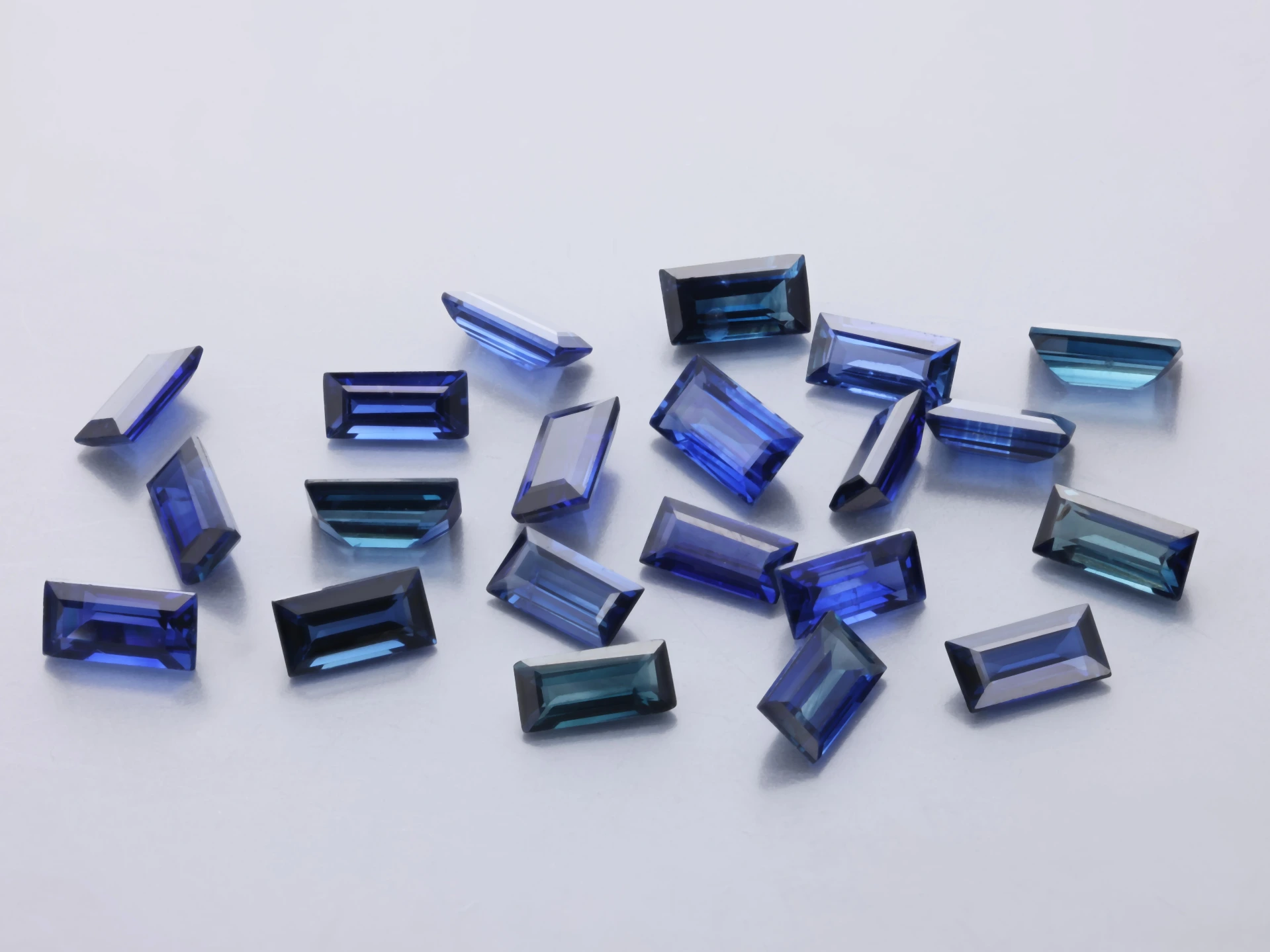 Ceylon Sapphire 4.5x2.5mm+/- Baguette Dark Blue