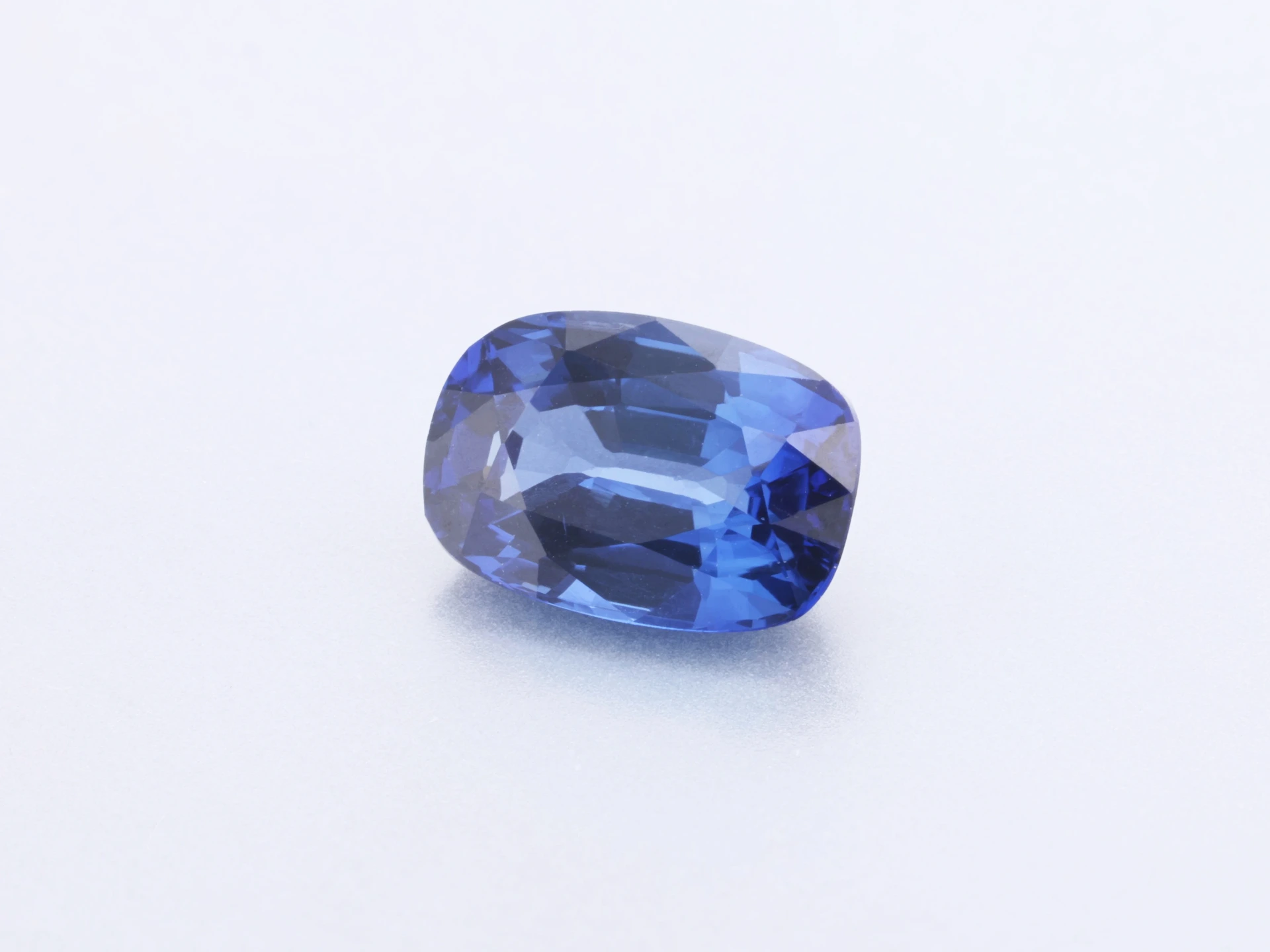 Australian Sapphire 6.12 x 4.20 x 2.85mm Cushion Mid Blue