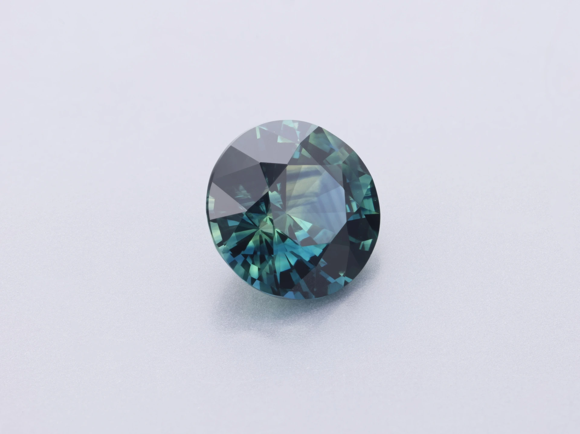 Parti Sapphire 6.10 x 5.98 x 4.10mm Round