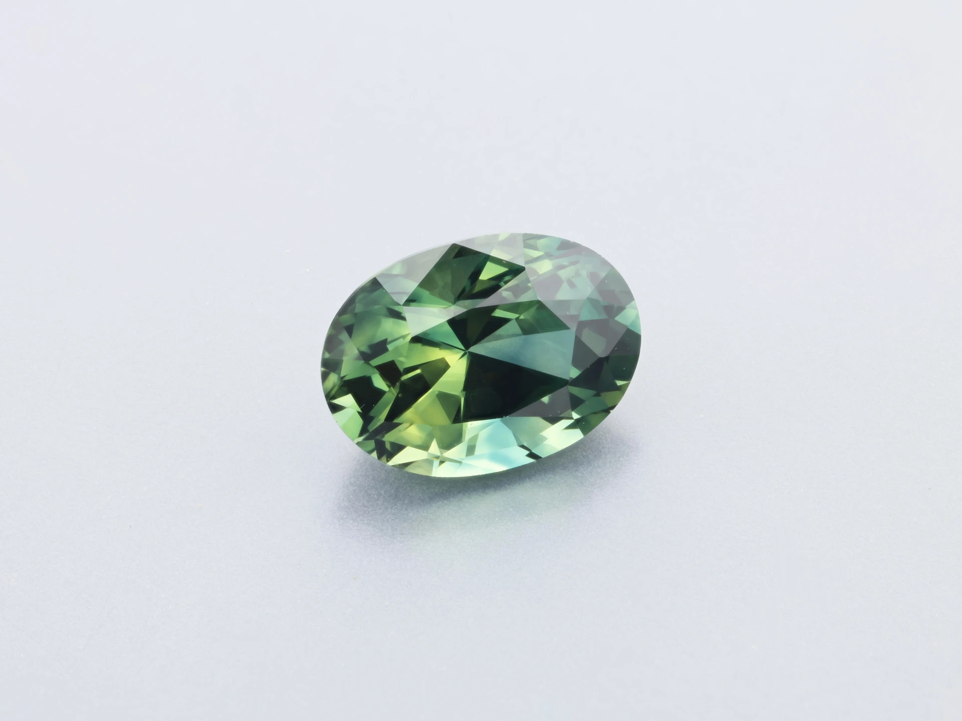 Parti Sapphire 7 x 5 x 4mm Oval