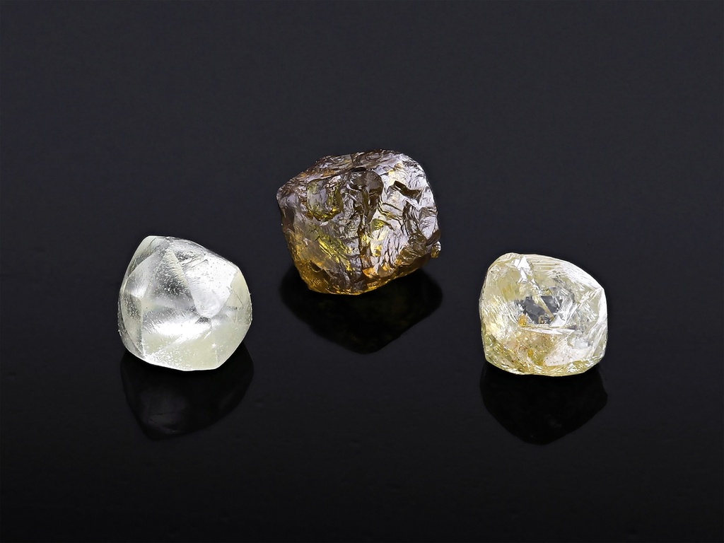 [DMFX0250X28] Diamond Crystals 2.5-3mm +/- set of 3