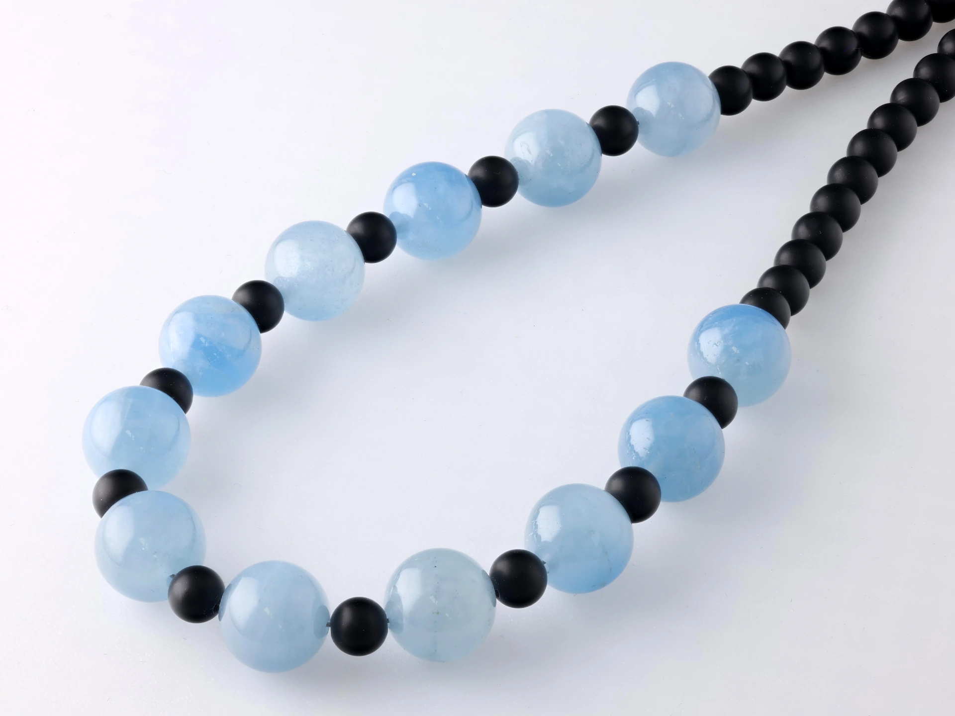 [FIN3051] Aqua & Onyx Strand w Blk Rhdm 8.00mm Matt Clasp Finished